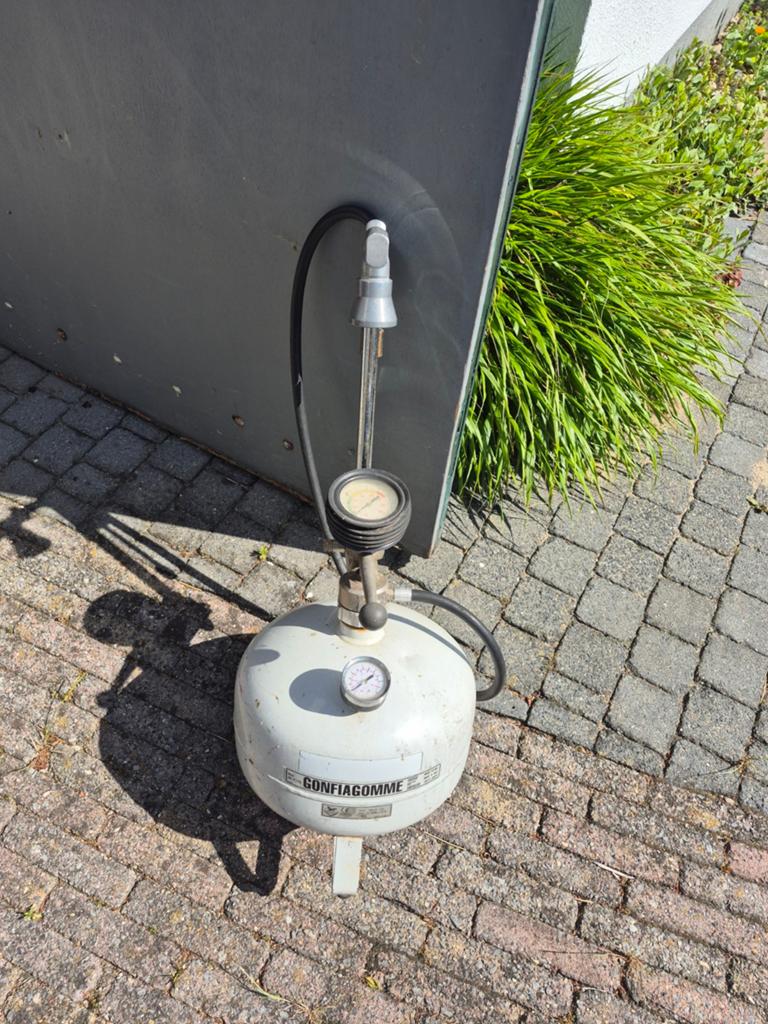 Gonfiagomme bandenpomp met drukmeter, Gebruikt, 10 bar of meer, Ophalen of Verzenden, Minder dan 200 liter/min