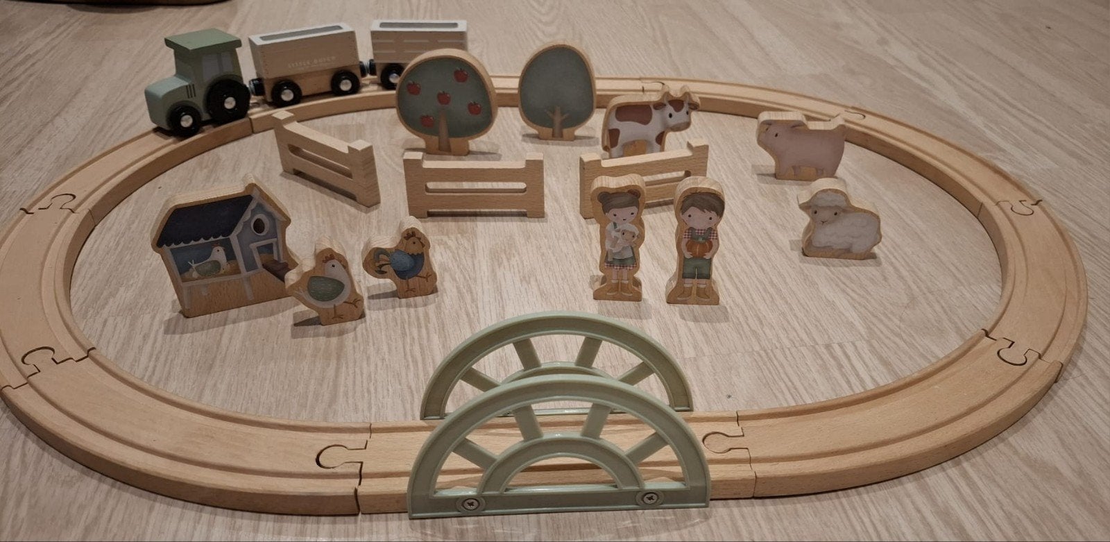 little dutch Houten Boerderij Treinset met Dieren en Figuren, Kinderen en Baby's, Ophalen of Verzenden, Zo goed als nieuw, Rij- of Hobbelspeelgoed