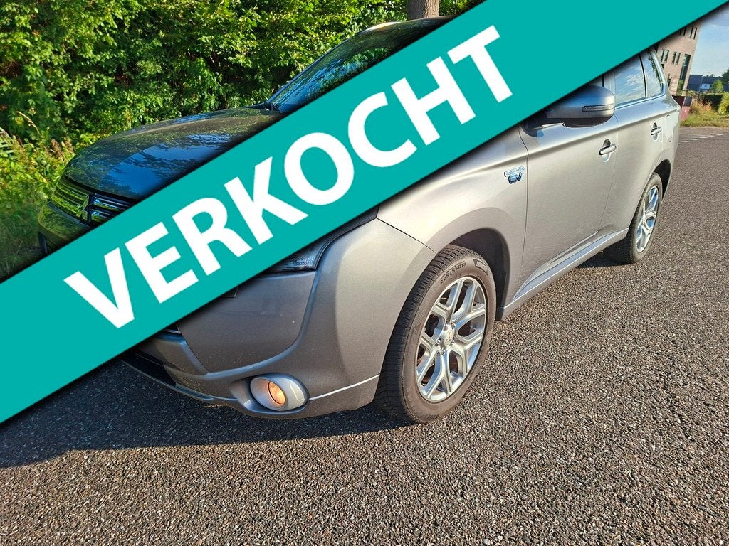 Mitsubishi Outlander 2.0 PHEV instyle dealer onderh.accu 202, Auto's, Mitsubishi, Zwart, 4 cilinders, Vierwielaandrijving, Hybride Elektrisch/Benzine