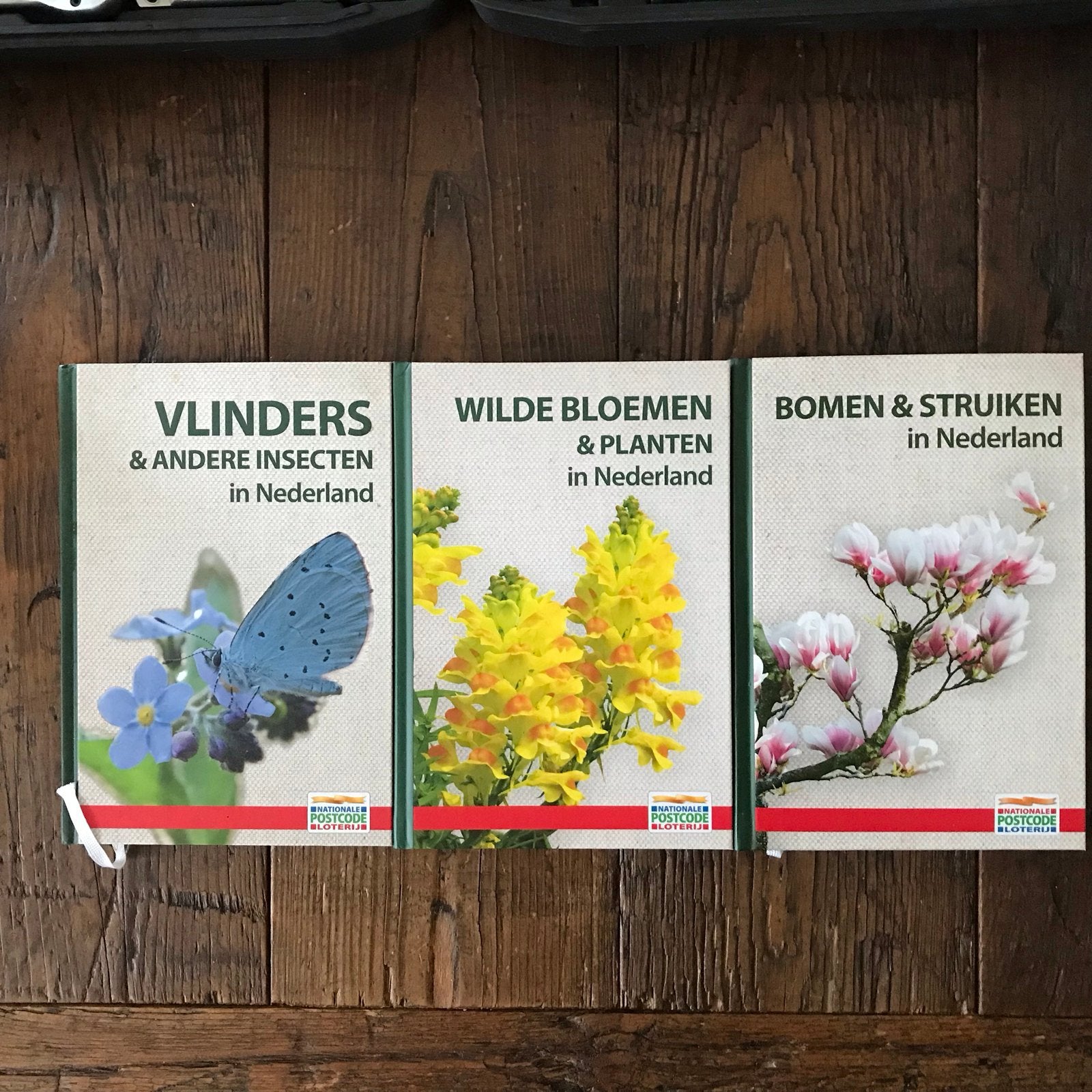 Postcode Loterij Natuurgidsen: Vlinders, Bloemen, Bomen., Boeken, Ophalen of Verzenden, Zo goed als nieuw, Natuur algemeen