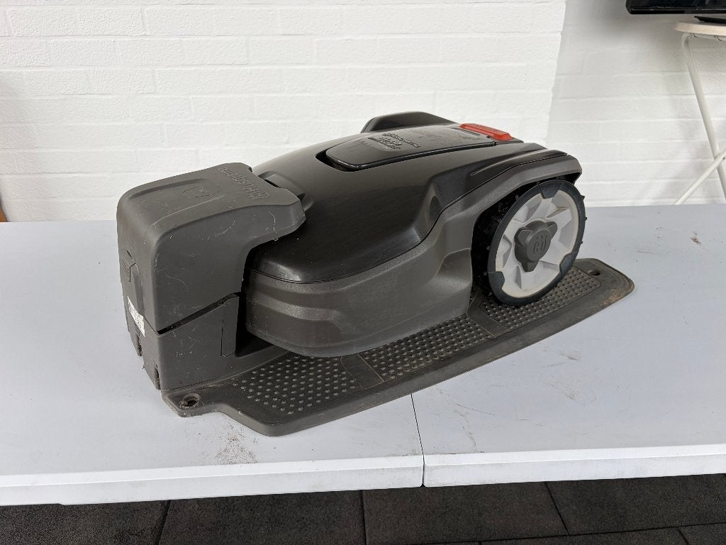 Husqvarna Automower 310 Mark II robotmaaier – bouwjaar 2025, Ophalen, Bestuurbaar via app, Zo goed als nieuw, 20 tot 25 cm