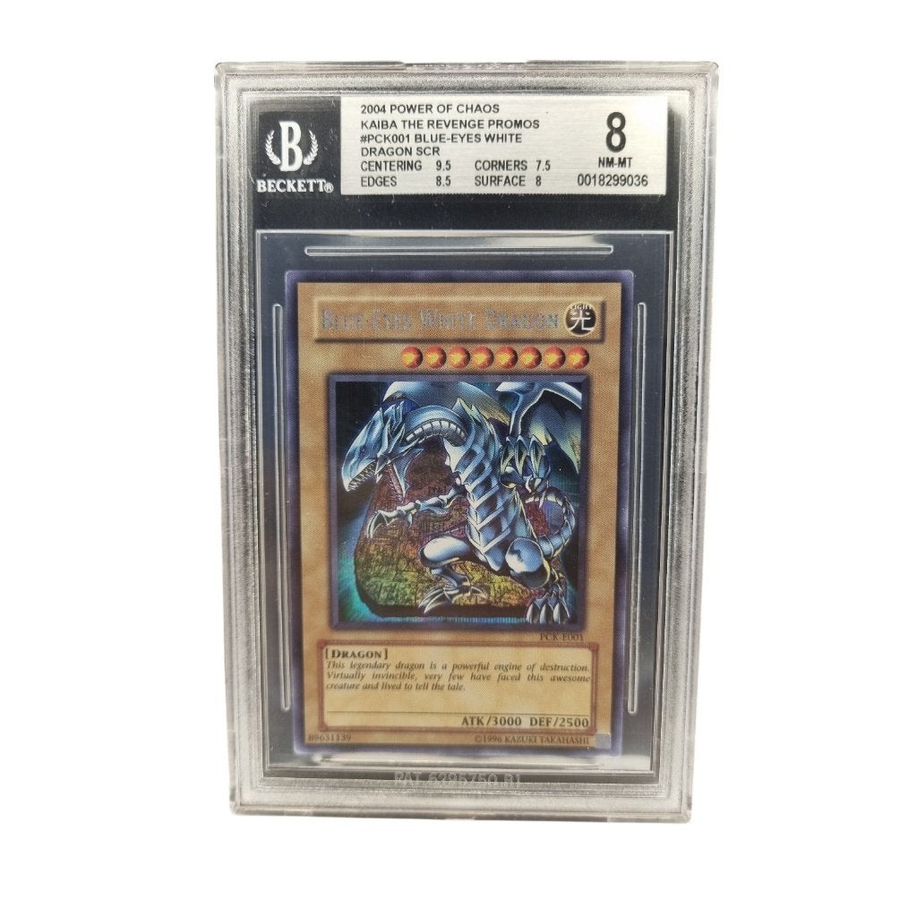 Blue Eyes White Dragon (PCK-E001) BGS 8, Ophalen of Verzenden, Zo goed als nieuw, Losse kaart, Foil