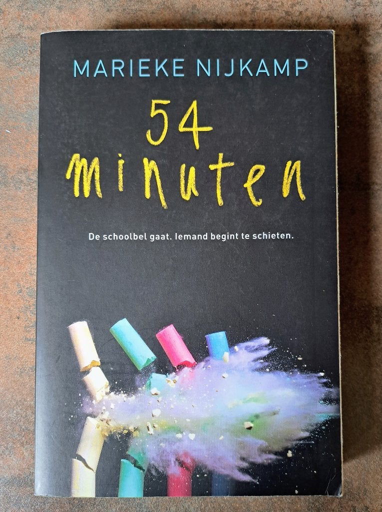 54 Minuten (Marieke Nijkamp), Ophalen of Verzenden, Gelezen