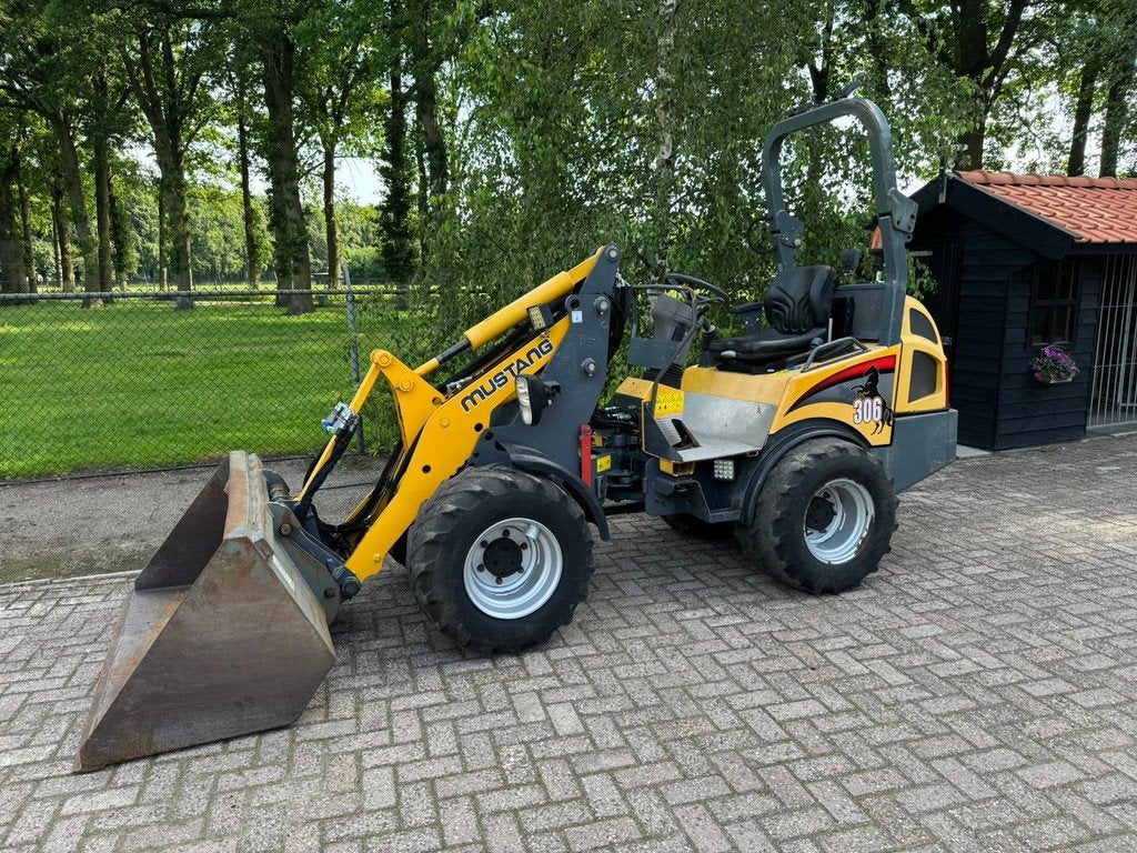 Mustang AL 306 Shovel + kenteken (bj 2011), Zakelijke goederen, Machines en Bouw | Kranen en Graafmachines, Wiellader of Shovel