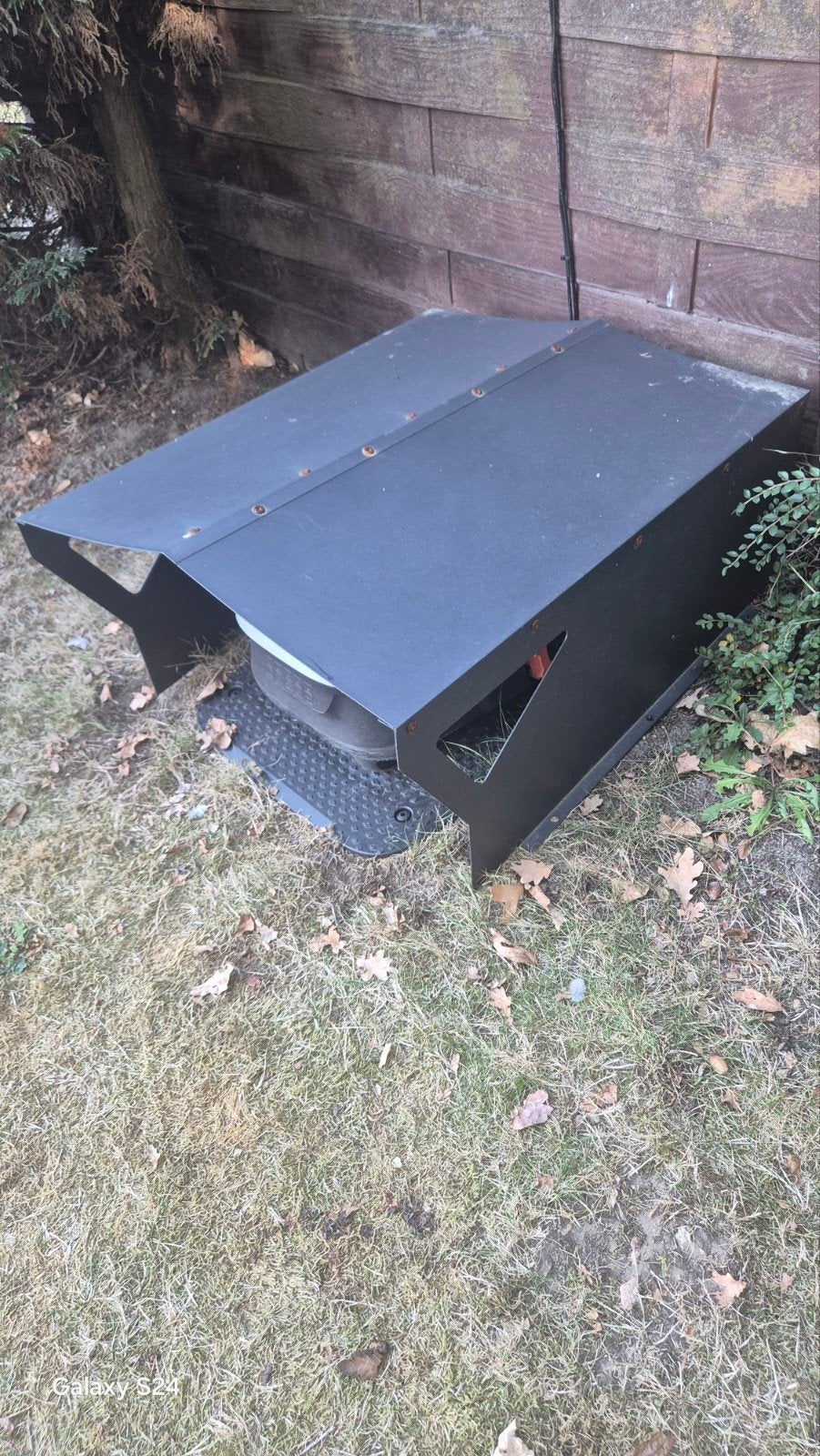 Stevige roestvrije garage voor robotmaaier (78x63x35cm), Ophalen, Gebruikt