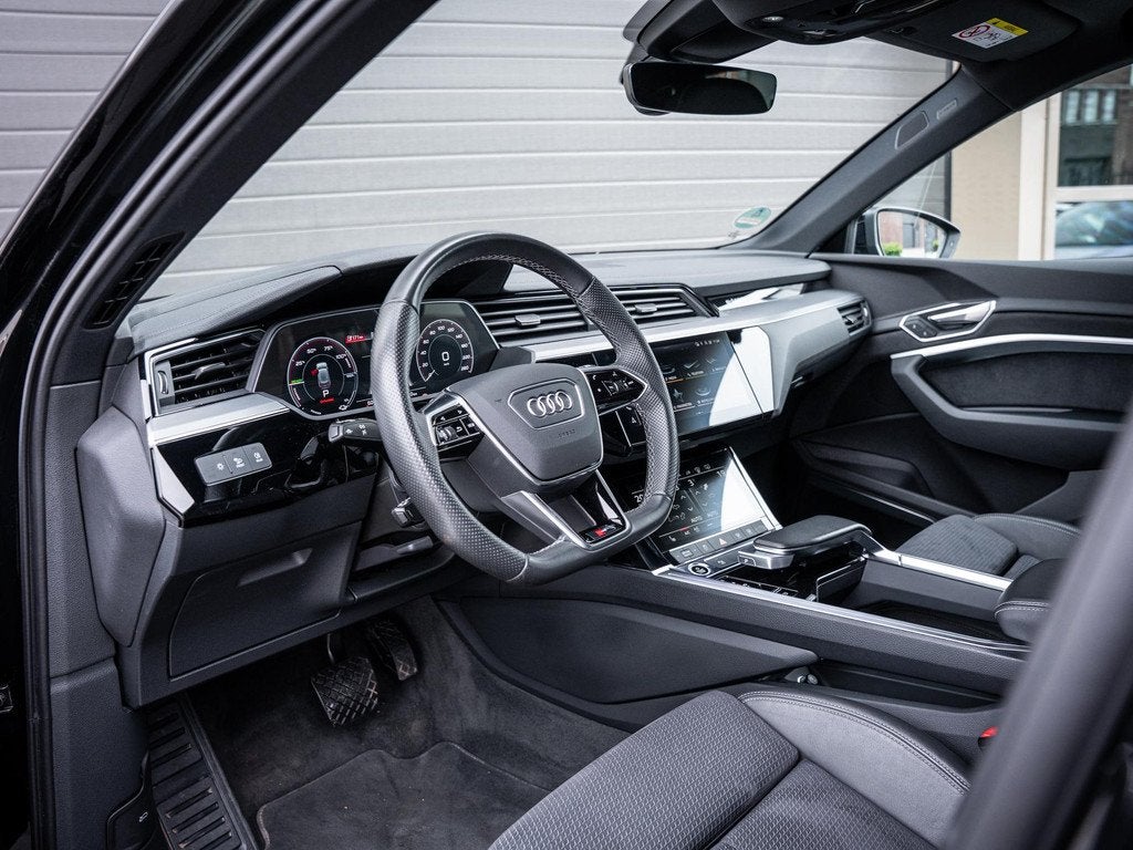 Audi e-tron 55 quattro S edition 95 kWh SOH 96% - Pano l Luc, Auto's, Audi, Automaat, Lane Keeping Assist, Zwart, 95 kWh