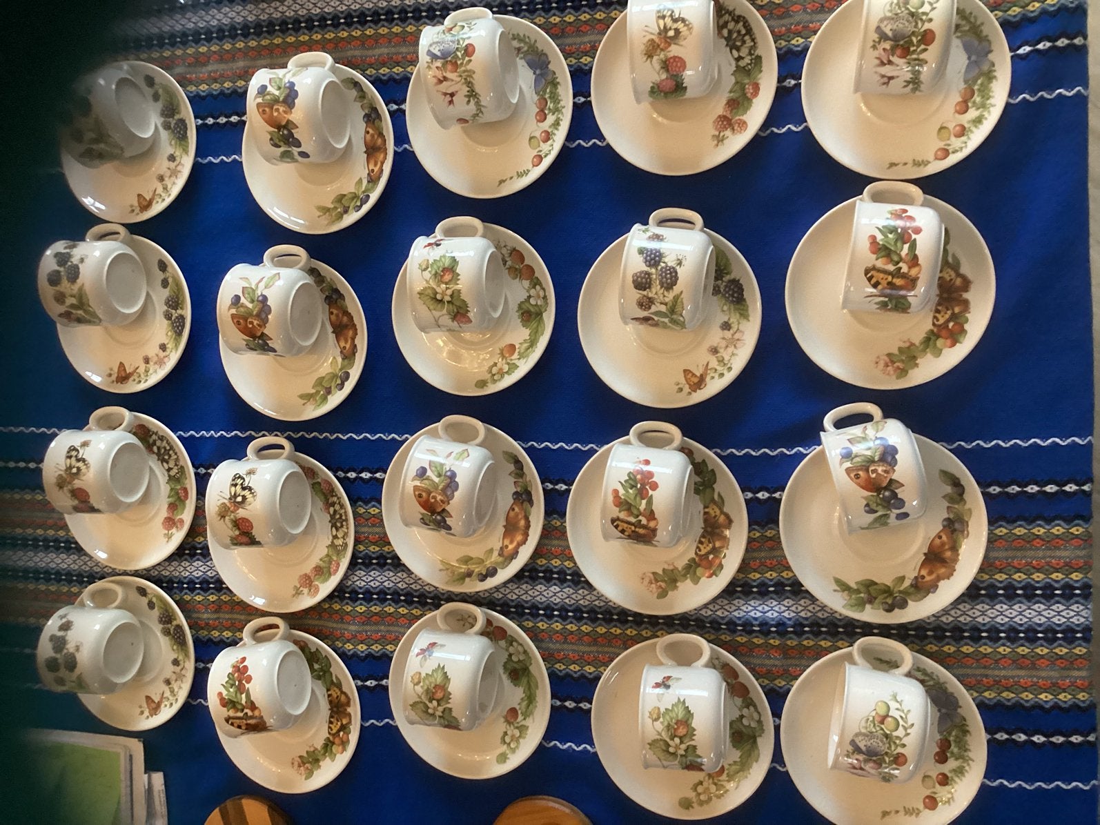 MB 18 x kop en schotels en theepot, natuur decor, Huis en Inrichting, Keuken | Servies, Ophalen of Verzenden, Porselein, Overige stijlen