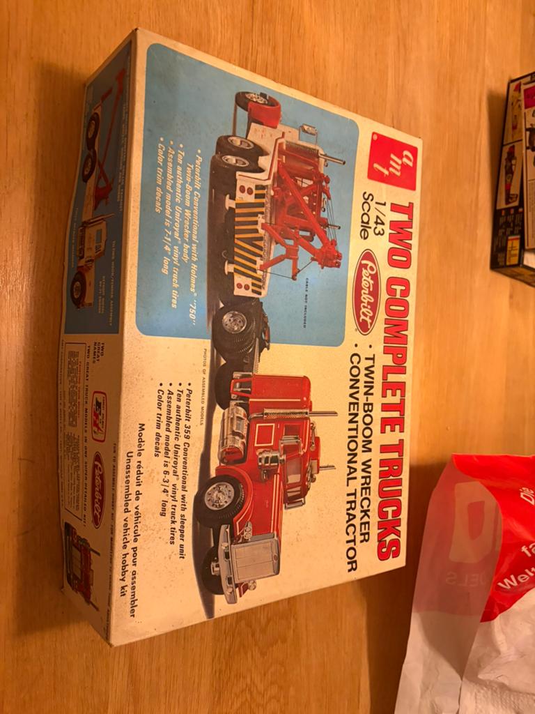 1/43 AMT MATCHBOX PETERBILT 359 WRECKER + CONVENTIONAL TRUCk, Ophalen, Zo goed als nieuw, 1:32 tot 1:50