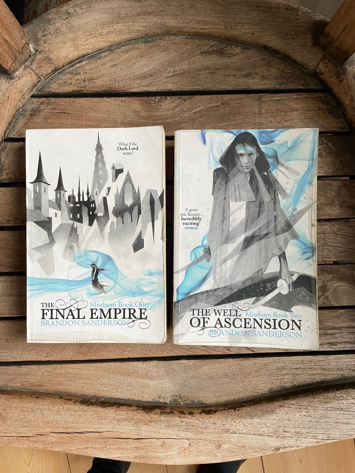 Mistborn 1 + 2 (era 1), Brandon Sanderson, Boeken, Ophalen of Verzenden, Gelezen