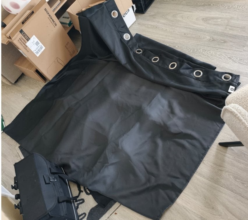 Gordijn zwart zeer verduisterend twee stuks 150x250, Zwart, Ophalen of Verzenden, Zo goed als nieuw, Met ringen