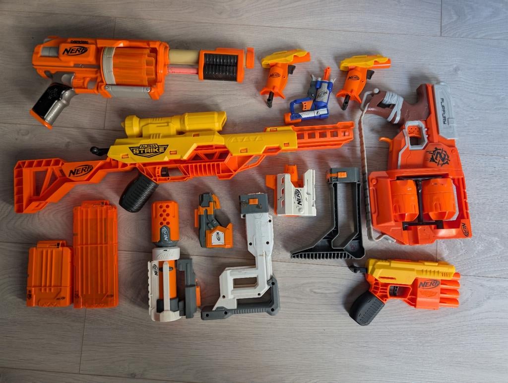 Nerf pakket met diverse blasters en accessoires, Ophalen of Verzenden, Gebruikt, Jongen of Meisje