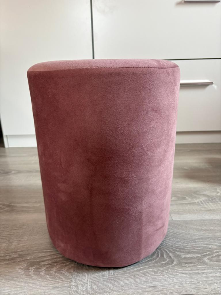 Mooie roze fluwelen hocker, Huis en Inrichting, Krukjes, Ophalen, Zo goed als nieuw, Hout