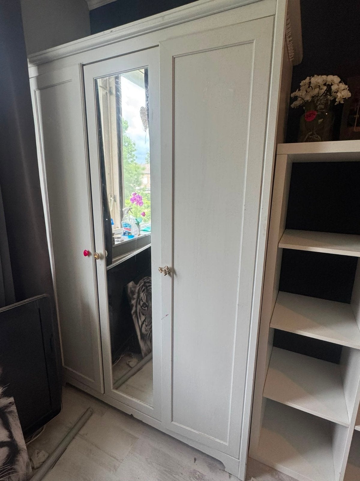 Witte kledingkast met spiegel en planken gratis ophalen, Huis en Inrichting, Kasten | Kledingkasten, Gebruikt, 200 cm of meer