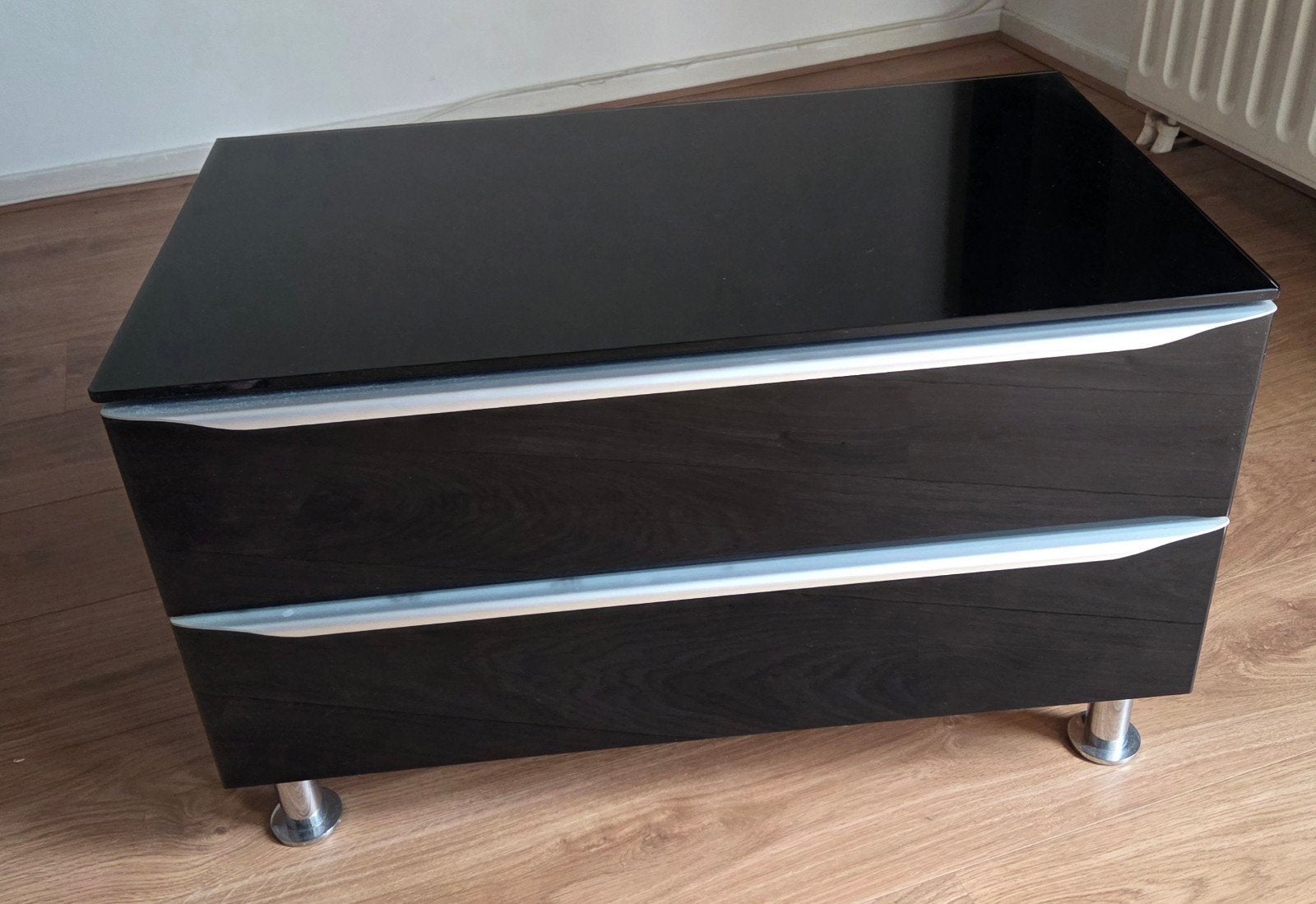 Modern nachtkastje vab Eijerkamp met lades en glazen blad, Ophalen, 50 tot 100 cm, 25 tot 50 cm, Glas