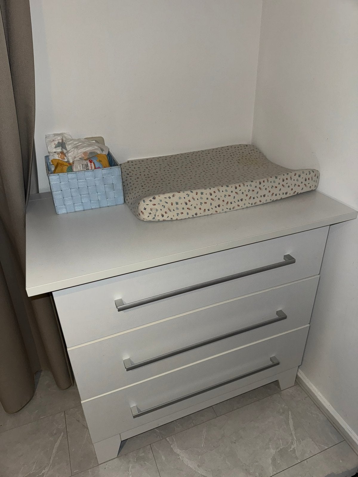 Witte commode merk Interbaby, Kinderen en Baby's, Ophalen, 50 tot 70 cm, Opstaande rand, 100 cm of meer