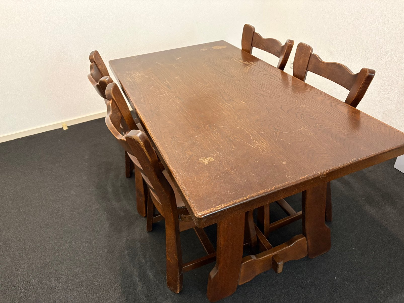 Foto 3 van Antieke eiken eettafel met 4 stoelen - 155x85cm