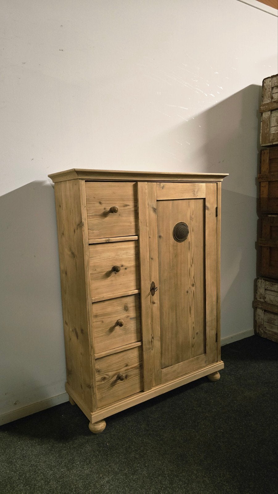 Antieke Grenen Houten Spekkast uit voorraad leverbaar