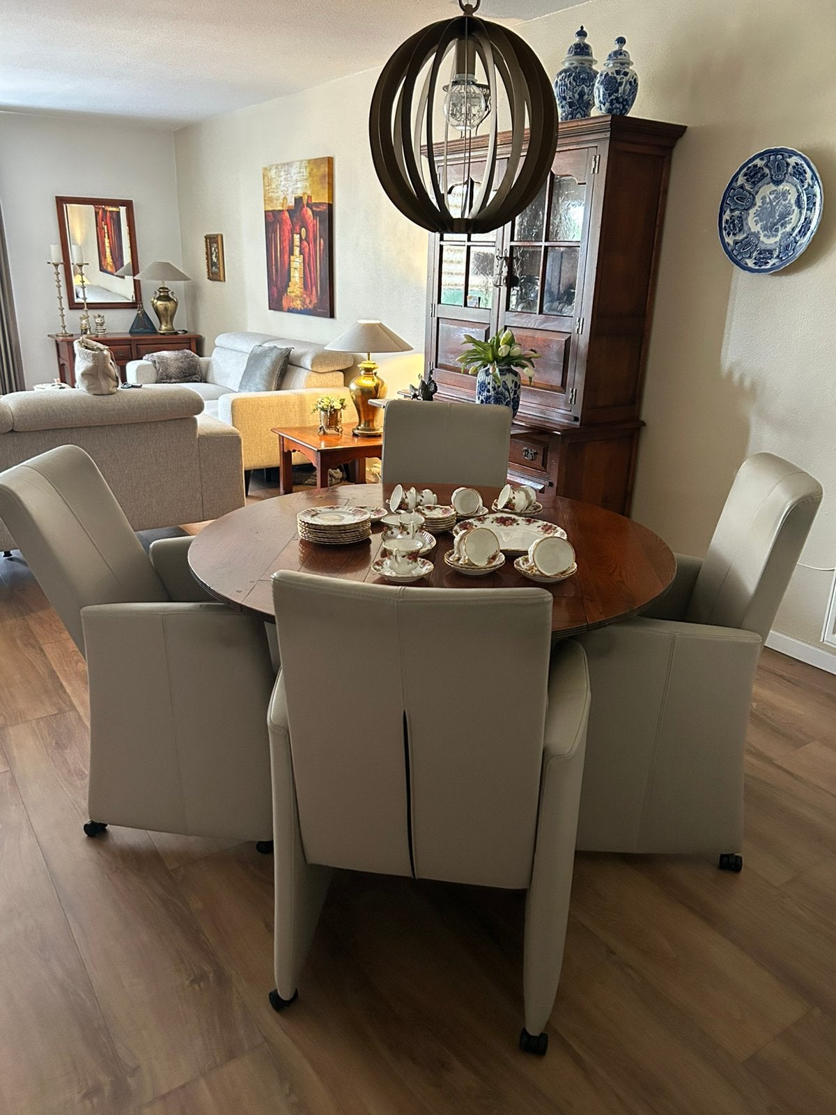 4 Leren eetkamerstoelen met armleuning en wieltjes, Huis en Inrichting, Ophalen, Overige kleuren, Leer, Zo goed als nieuw