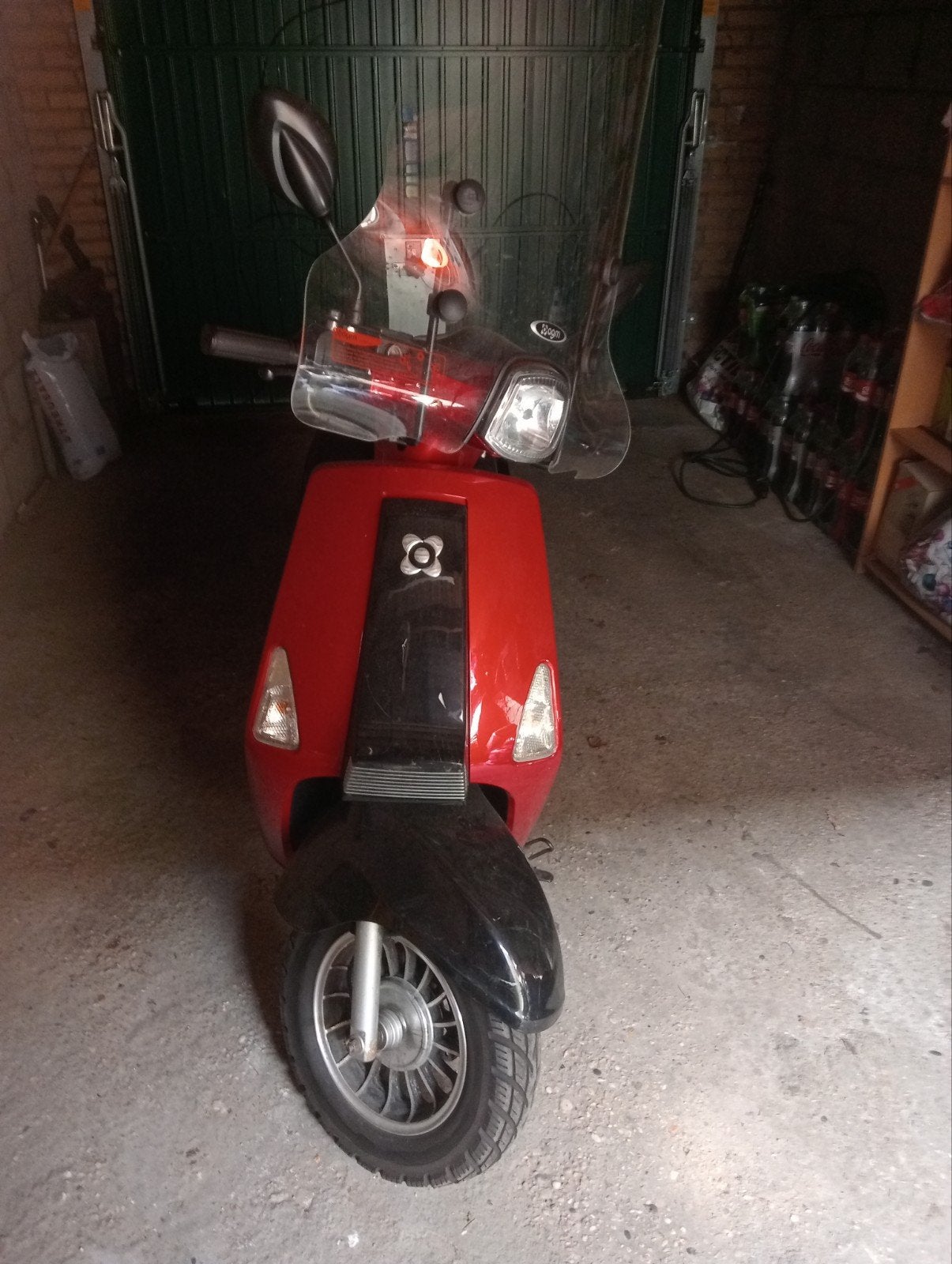 Rode scooter met windscherm - Goede staat, Ophalen, Gebruikt, Benzine, Overige merken