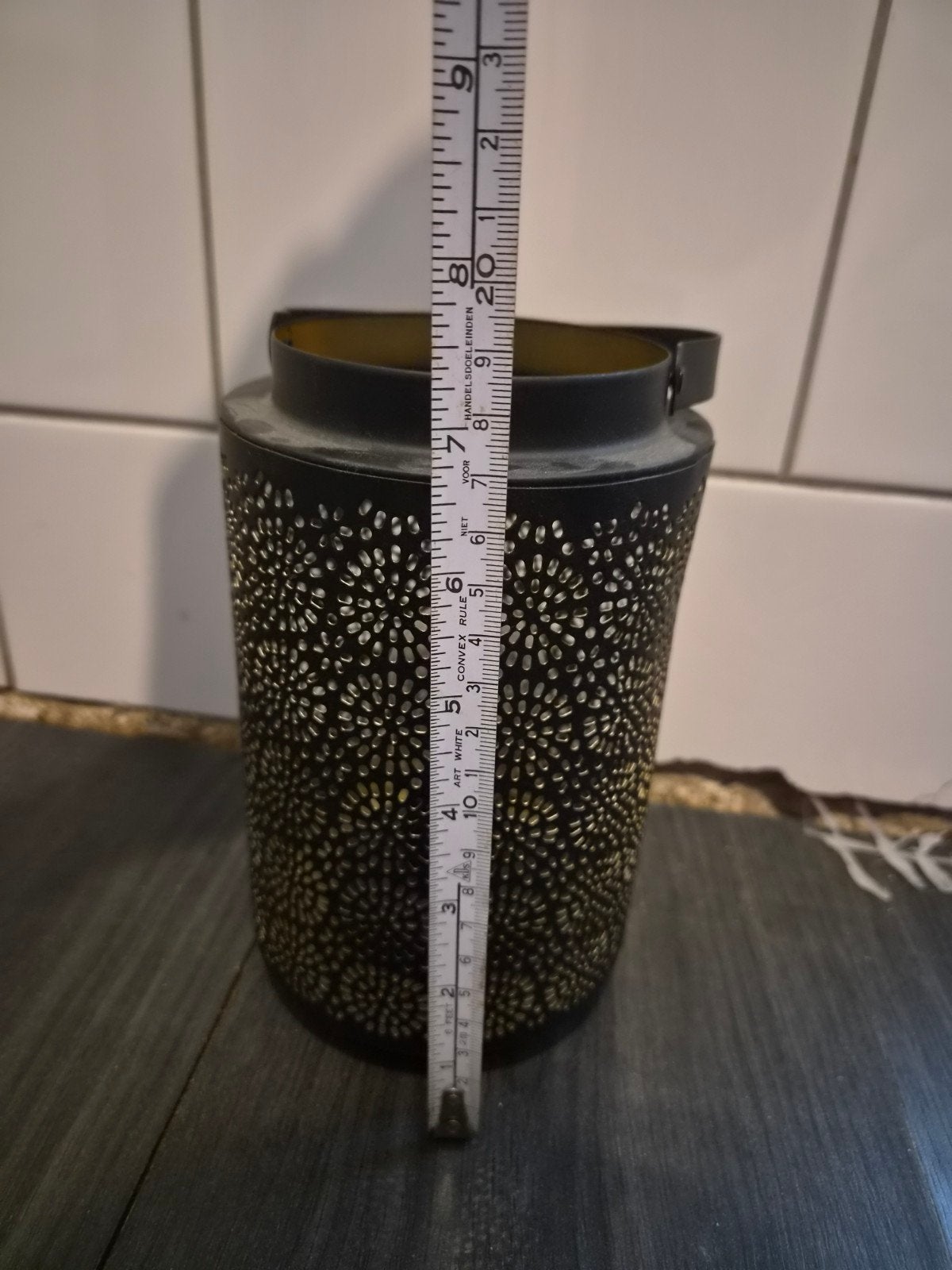 Zwarte metalen kandelaar met oosterse patronen, Huis en Inrichting, Woonaccessoires | Kandelaars en Kaarsen, Zwart, Ophalen of Verzenden