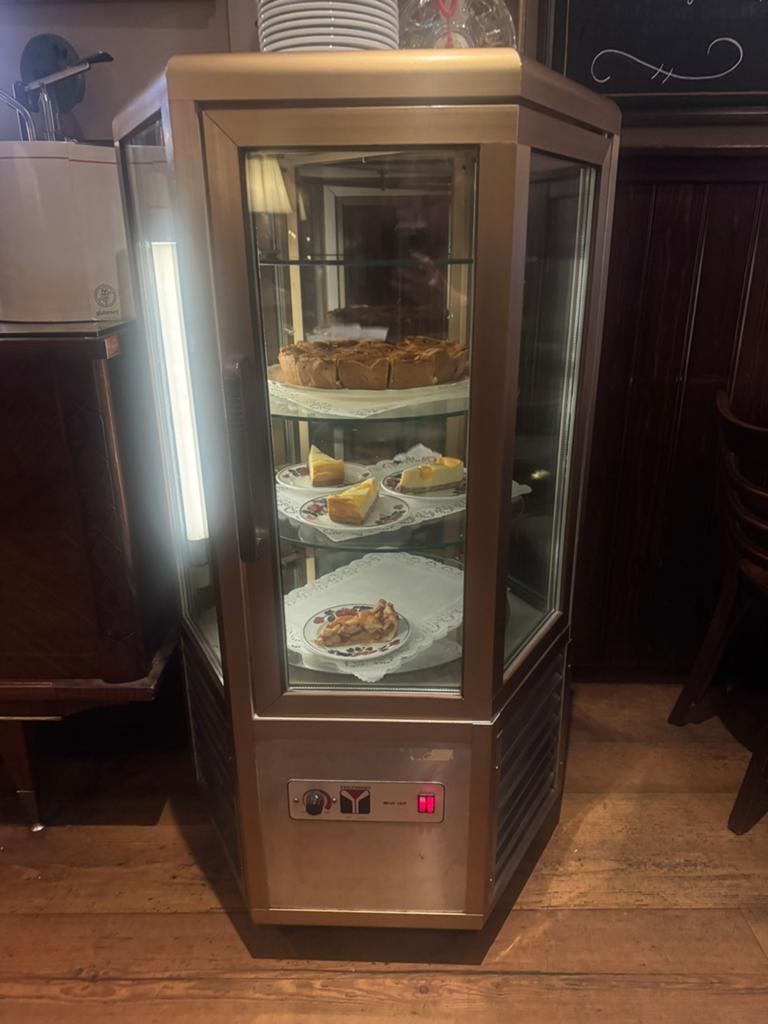 Tecfrigo Midi 160 taartvitrine / gebaksvitrine – werkend, Zonder vriesvak, 200 liter of meer, 60 cm of meer, Zo goed als nieuw