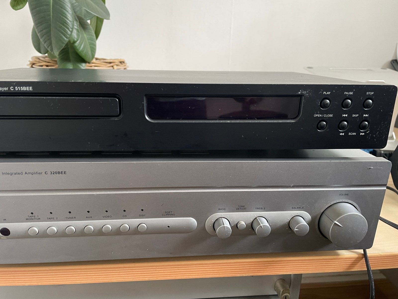 NAD Versterker C 320BEE & CD-speler C 515BEE met kabels, Audio, Tv en Foto, Versterkers en Receivers, Overige merken, Gebruikt