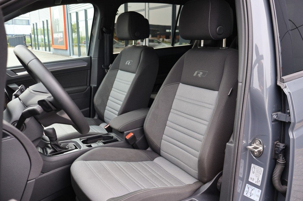 Volkswagen TOURAN 1.5 TSI DSG R-Line / 7 persoons/  Camera /, Auto's, Automaat, USB, 7 stoelen, Bedrijf