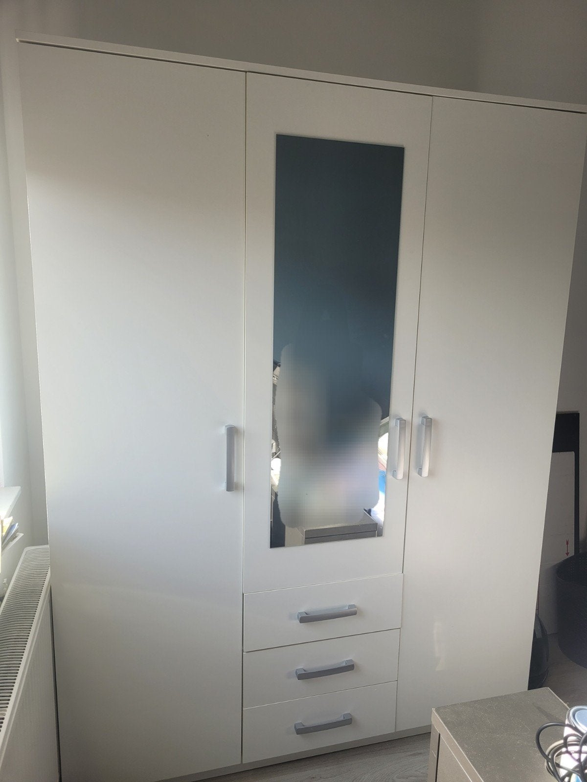 Witte kledingkast VELLERUP met spiegel en lades, Ophalen, Overige materialen, 100 tot 150 cm, Modern