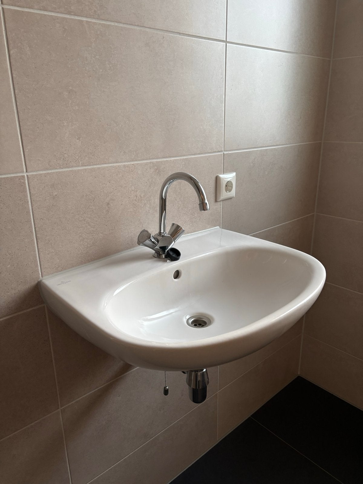 Villeroy & Boch wastafel met kraan - Zo goed als nieuw, Ophalen, Zo goed als nieuw, Chroom, Wastafel