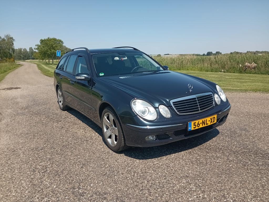 Mercedes-Benz E-Klasse 3.2 E320 Combi 4MATIC AUT 2004 Zwart, Auto's, Mercedes-Benz, Automaat, Zwart, 1770 kg, Automatische klimaatregeling