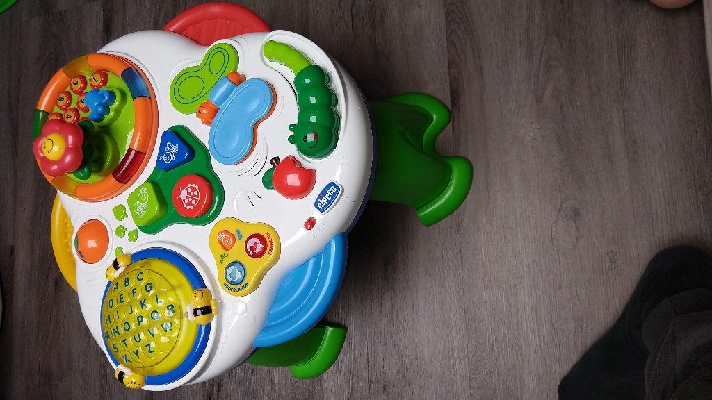 Baby en peuter speelgoed tafel Chicco in doos (# 70690), Ophalen, Zo goed als nieuw, Mobiel, Met licht