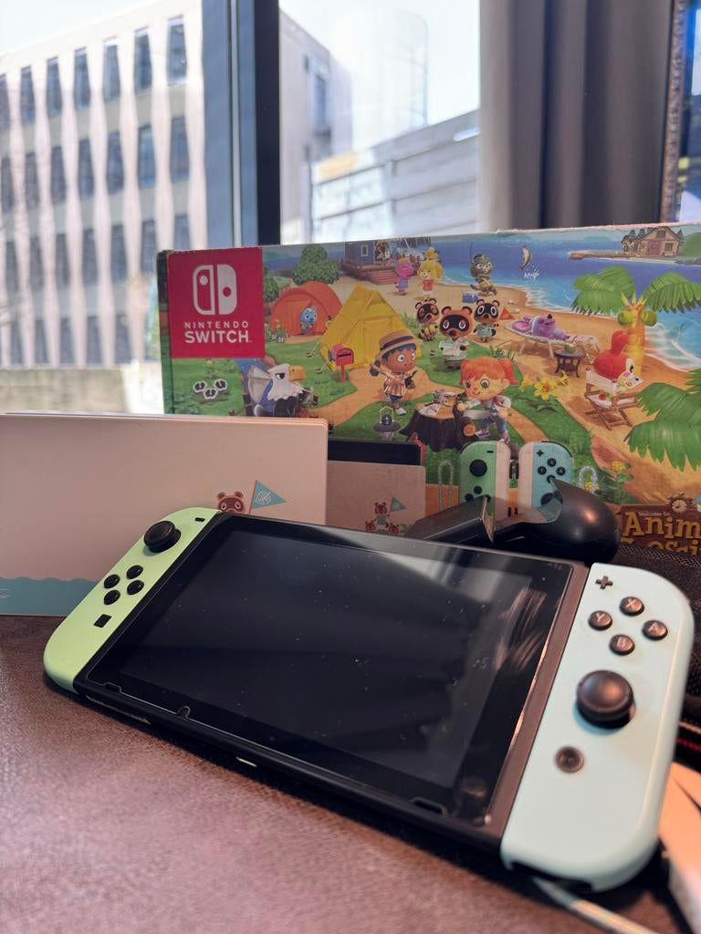 Limited Edition Animal Crossing Nintendo Switch + Doos, Ophalen of Verzenden, Zo goed als nieuw, Met 2 controllers, Switch 2019 Upgrade