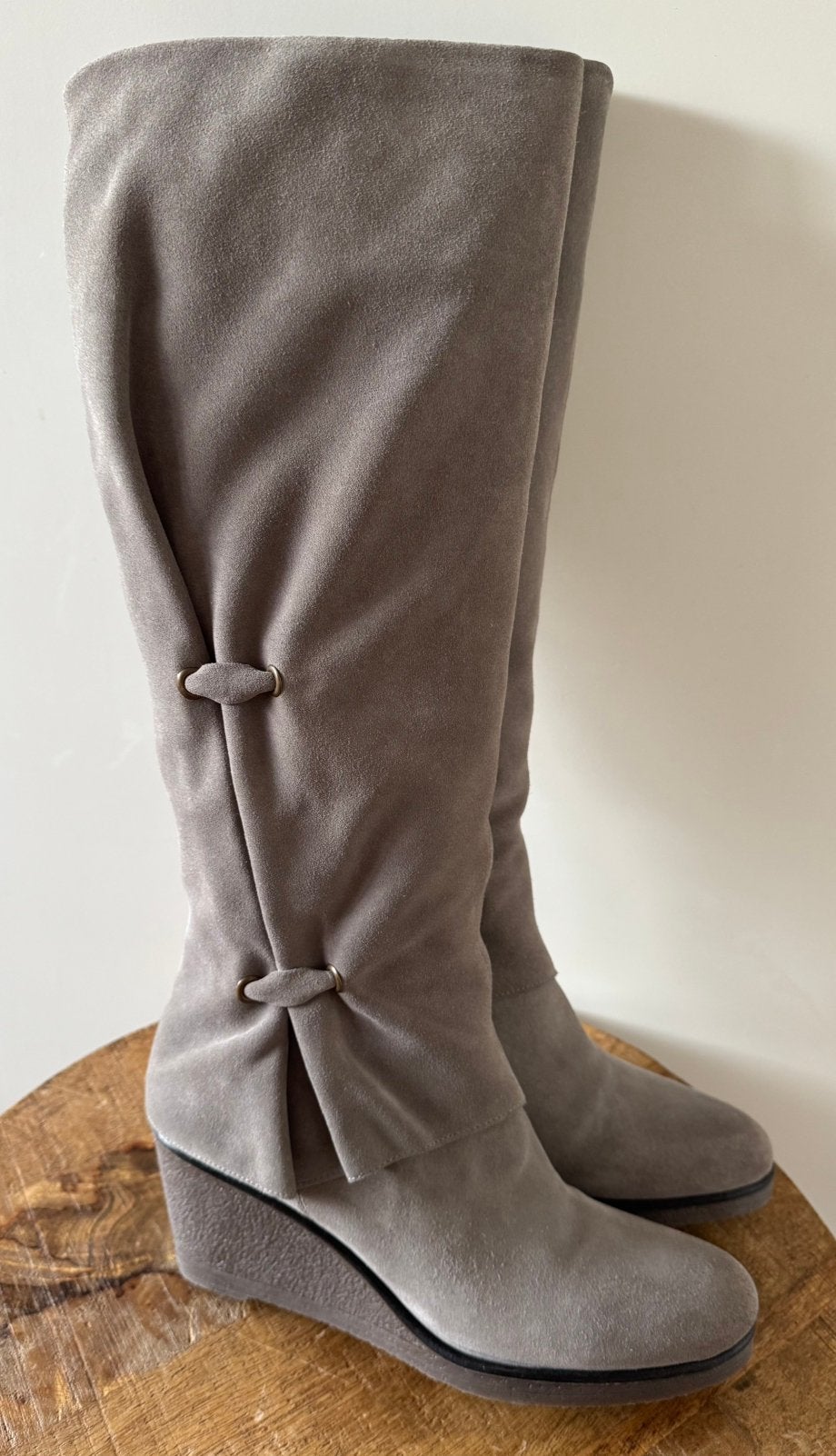 *Via vai* Schitterende suede Laarzen met sleehak NIEUW!, Hoge laarzen, Verzenden, Zo goed als nieuw, Grijs