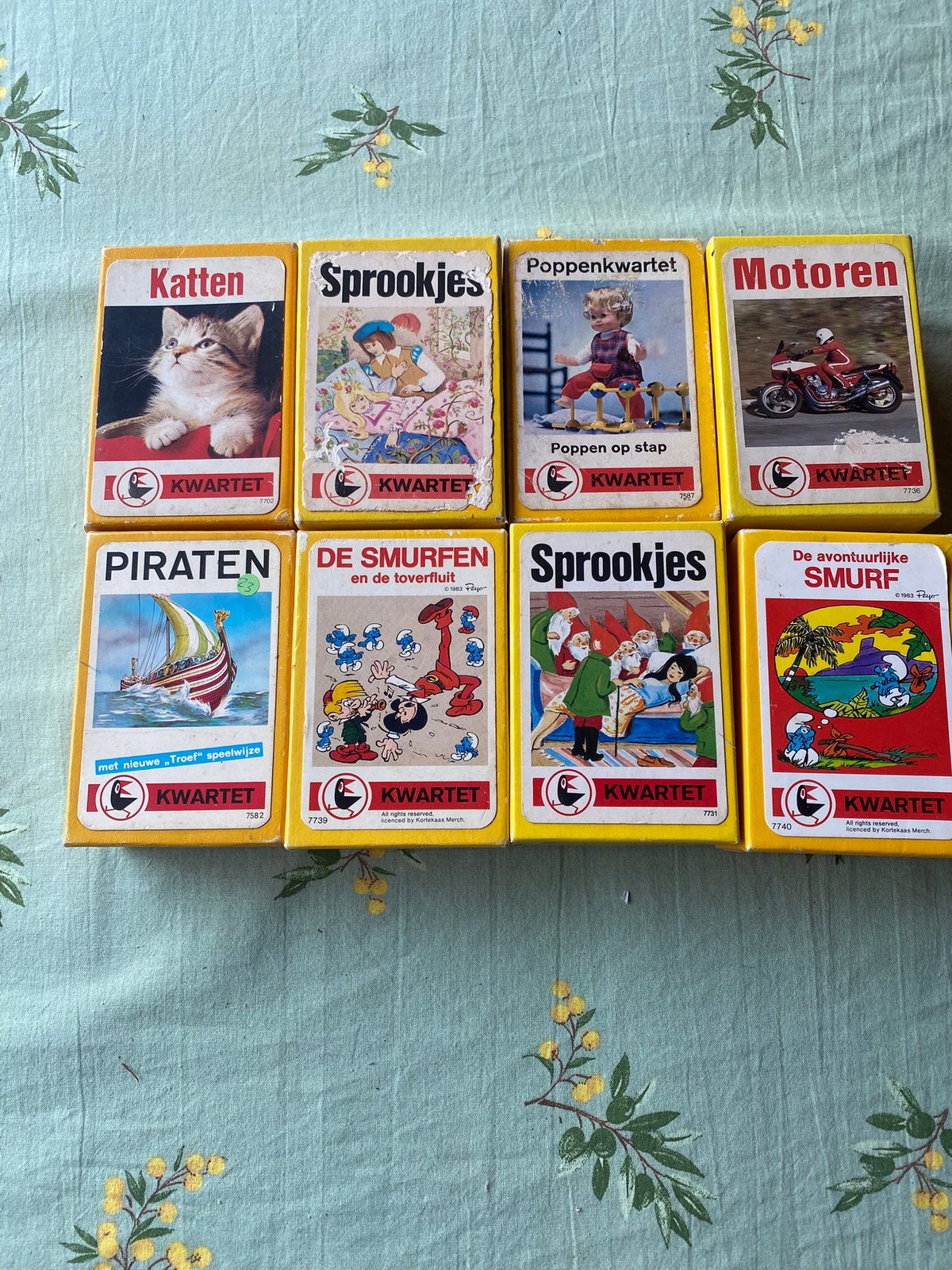 7 kwartetten,poppen,sprookjes,smurfen,katten,piraten,, Verzamelen, Speelkaarten, Jokers en Kwartetten, Ophalen of Verzenden, Gebruikt