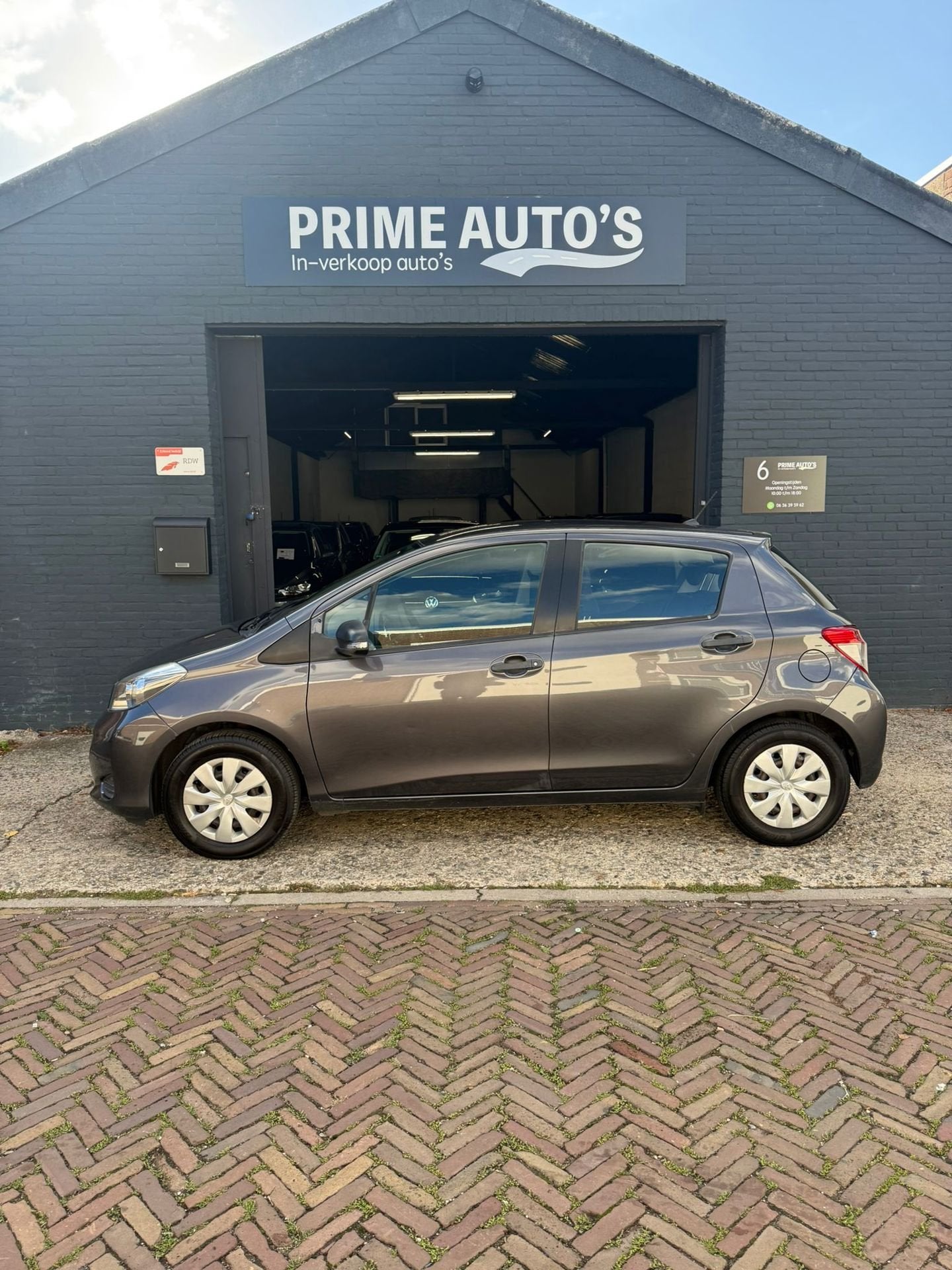 Foto 7 van Toyota Yaris 1.0 VVT-i Dealeronderh | Elektrische Ramen 2011