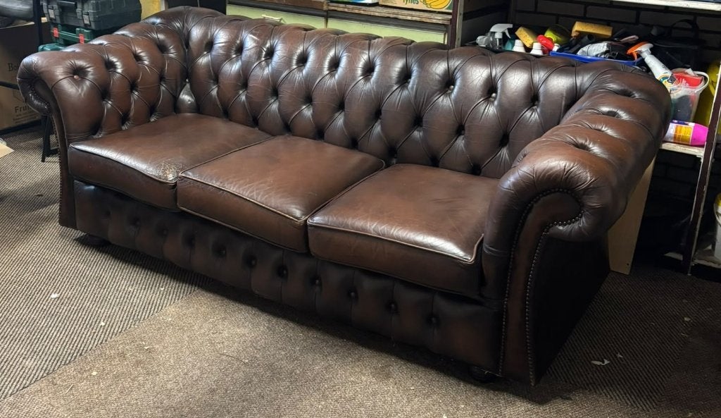 Originele Engelse Chesterfield 3- zits bank –John Fleming, Huis en Inrichting, Banken | Bankstellen, Ophalen, Gebruikt, Driepersoons