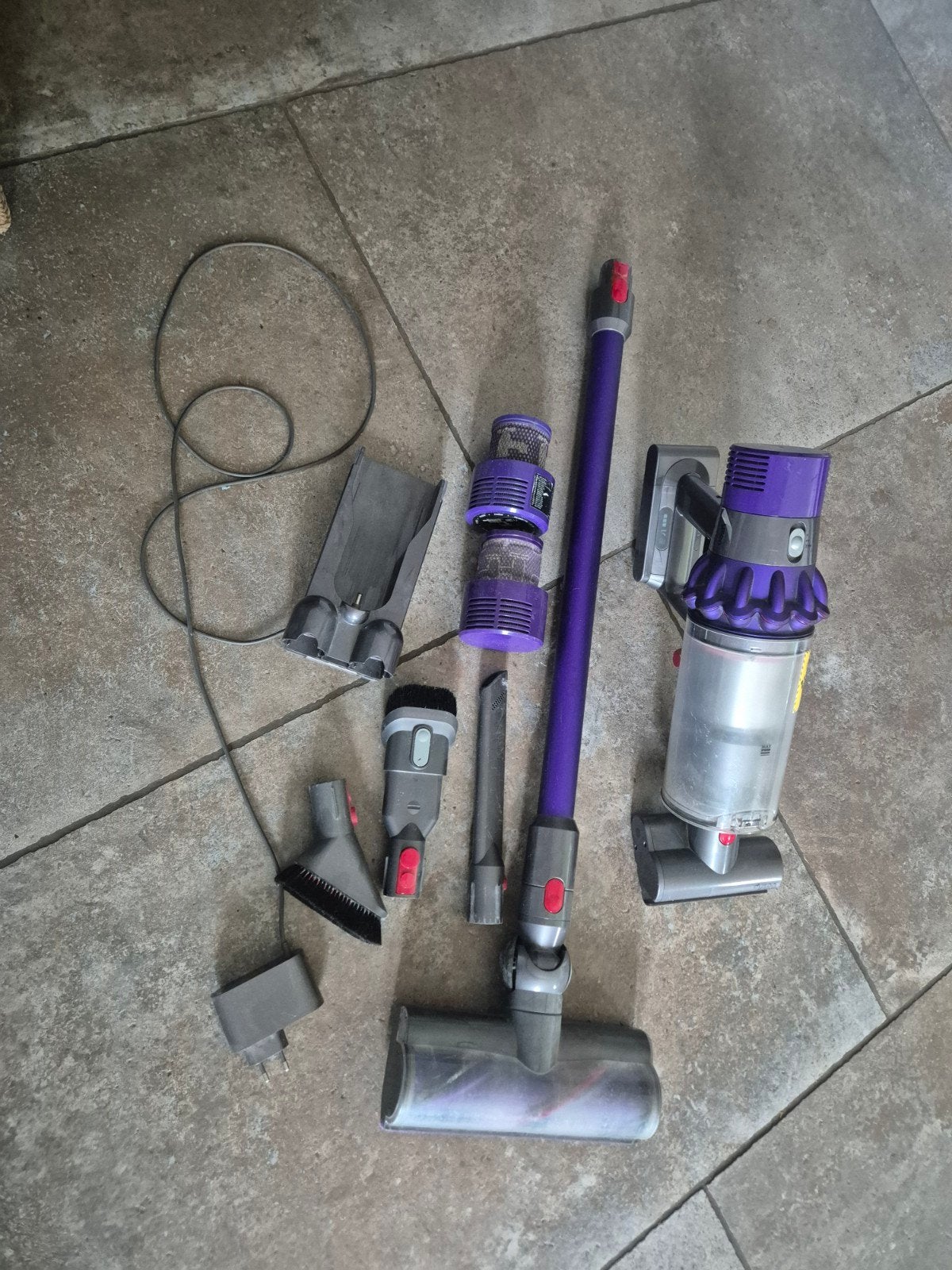 Dyson V8 Steelstofzuiger met accessoires, Ophalen, Gebruikt, Reservoir, Steelstofzuiger