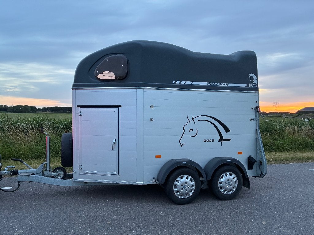 2 prds Aluminium Cheval Liberte met zadelkamer en klep/deur, Dieren en Toebehoren, Ophalen of Verzenden, Zo goed als nieuw, Polyester
