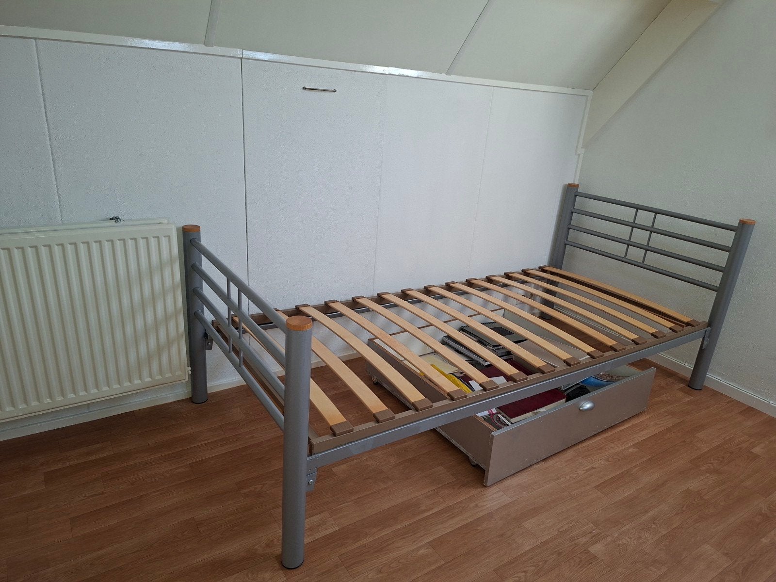Eenpersoonsbed 90x200 met lattenbodem en bedlade, Ophalen, Gebruikt, 90 cm, Eenpersoons