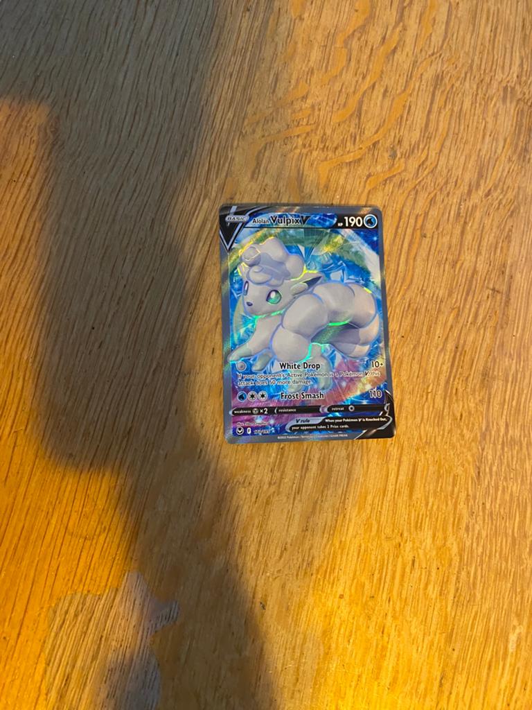 Alolan Vulpix V (Full Art) - Pokémon Silver Tempest, Ophalen of Verzenden, Zo goed als nieuw, Losse kaart