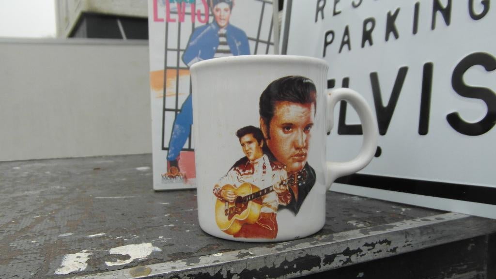 elvis bord video band mok, Alle leeftijden, Ophalen, Zo goed als nieuw