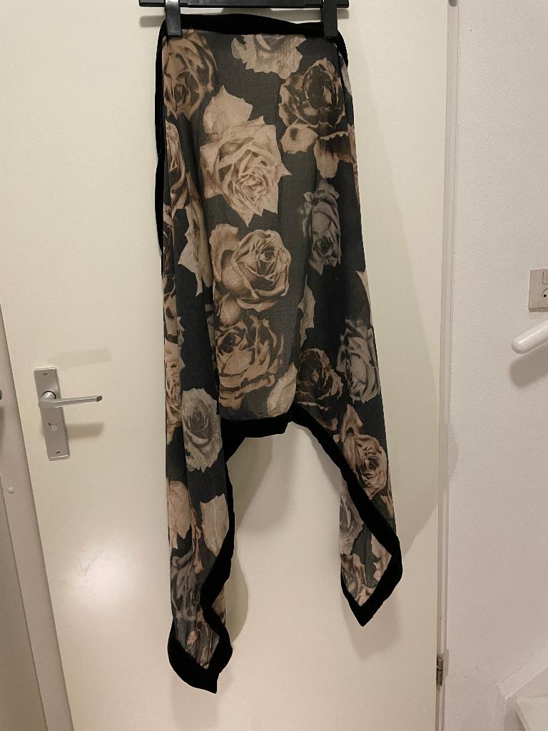 Romano winter sjaal zwart champagne rozen, Romano, Maat 46/48 (XL) of groter, Ophalen of Verzenden, Zo goed als nieuw
