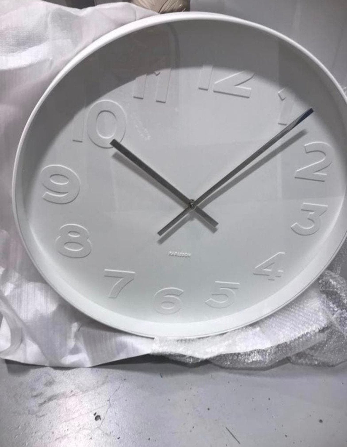 Nieuwe wandklok van KARLSSON  51cm, Ophalen, Wandklok, Wit, Werkt op batterijen