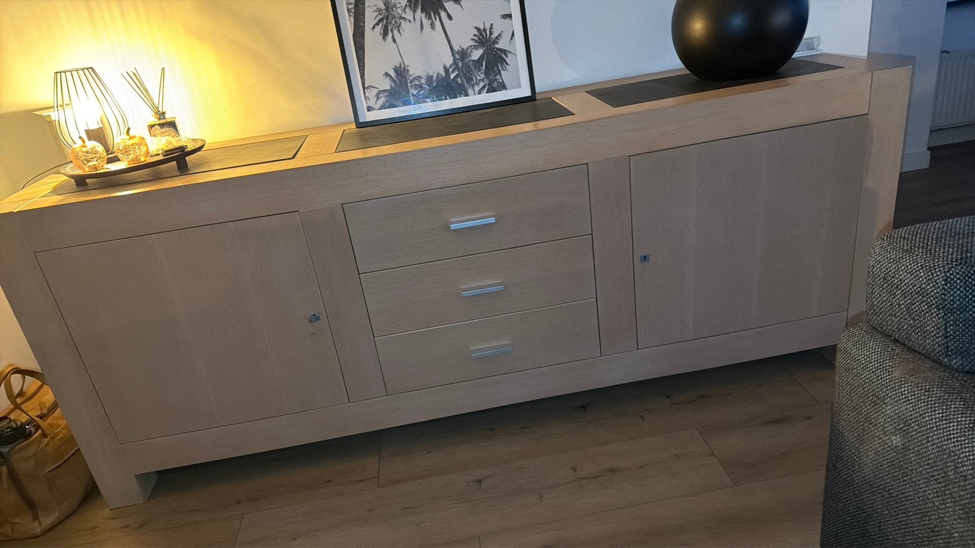 Mooi dressoir vuren fineer met leisteen inleg, Huis en Inrichting, Ophalen, Gebruikt, Met lade(s), 200 cm of meer