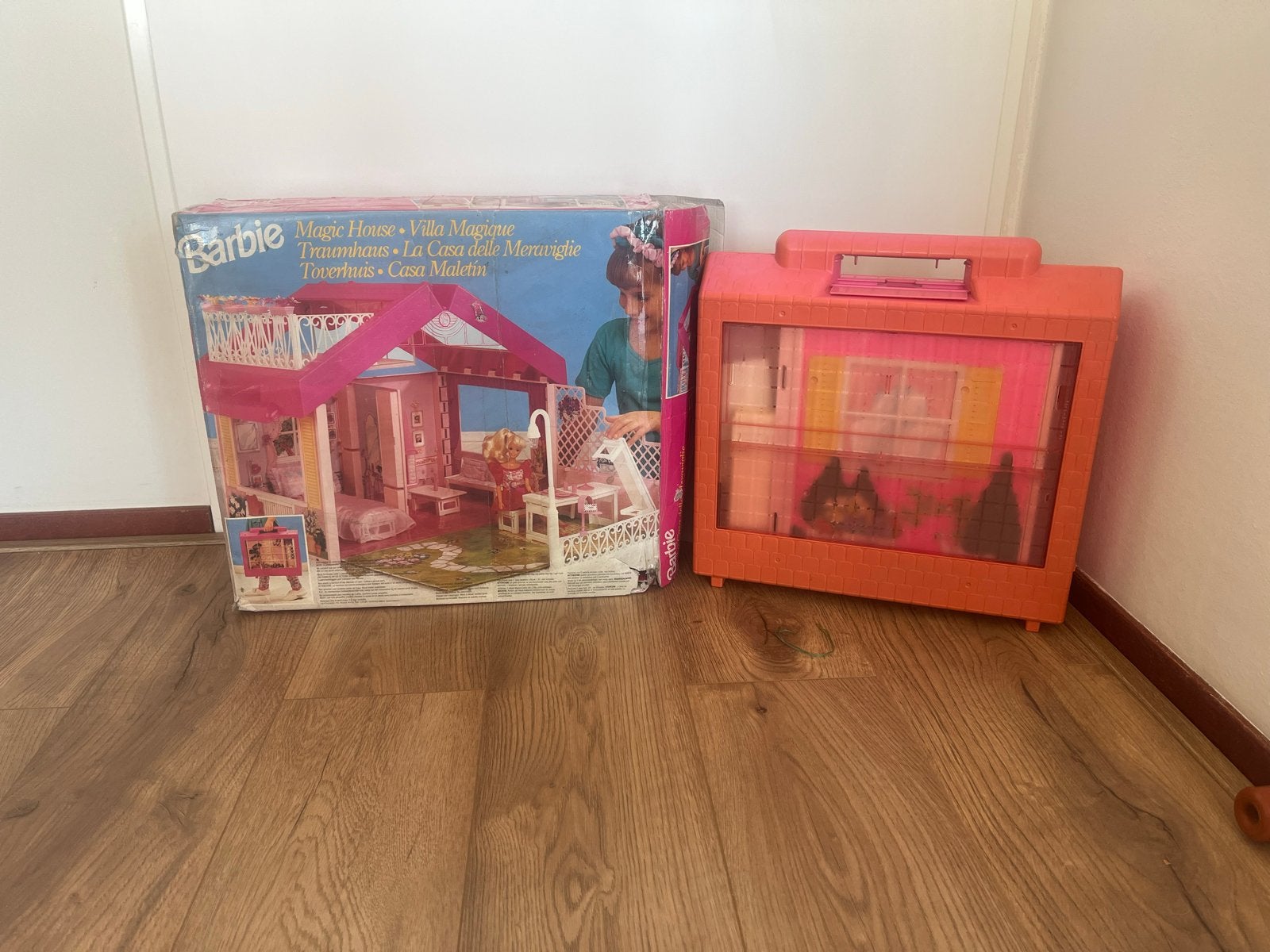 Vintage Barbie Magic House Poppenhuis met accessoires, Ophalen of Verzenden, Gebruikt, Poppenhuis