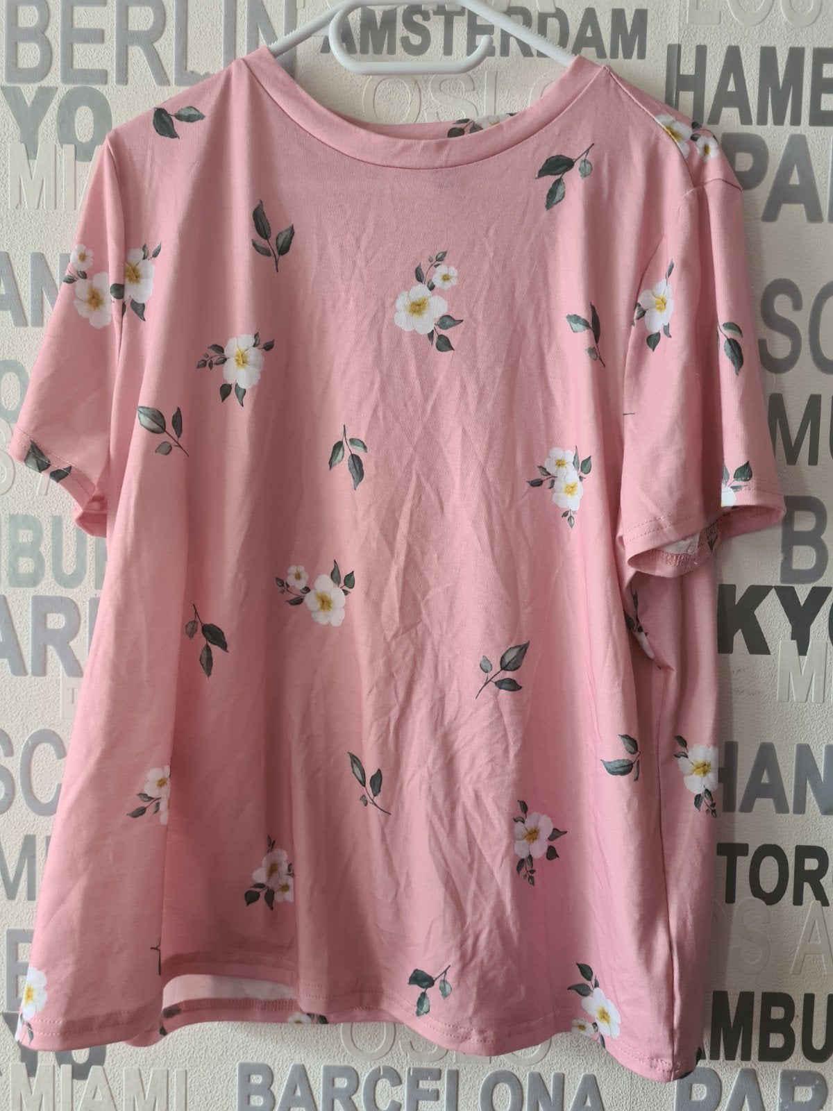 Roze T-shirt met bloemenprint - Maat XL, Kleding | Dames, Grote Maten, Ophalen of Verzenden, Gedragen, Roze, Shirt of Top