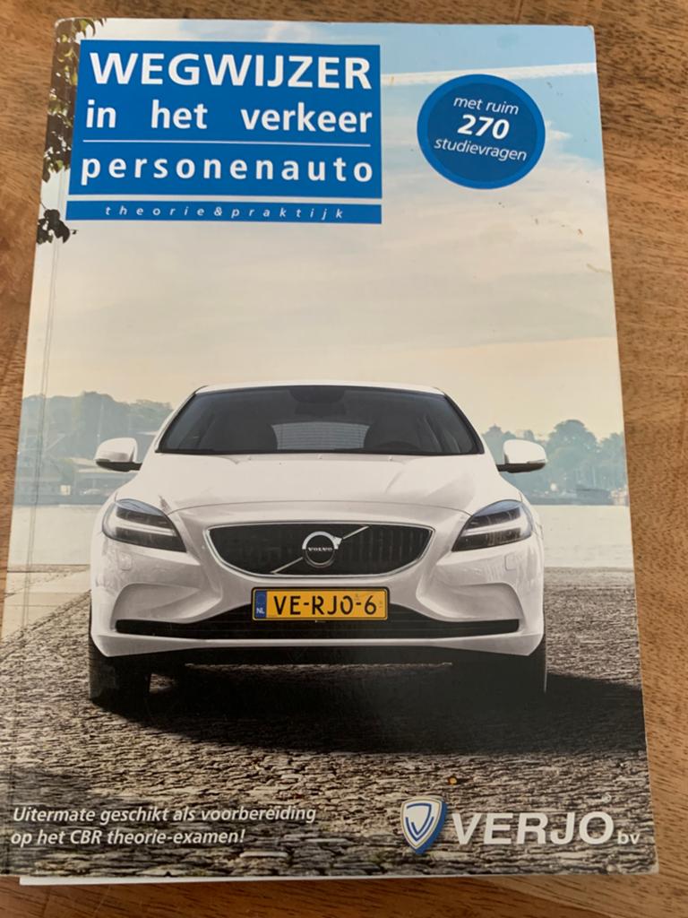 Wegwijzer in het verkeer personenauto theorie en praktijk, Ophalen of Verzenden, Zo goed als nieuw