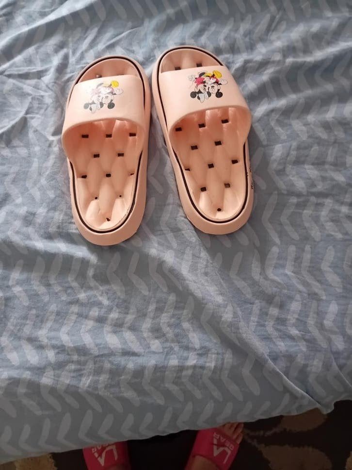 Roze slippers met Mickey Mouse print, Kleding | Dames, Ophalen of Verzenden