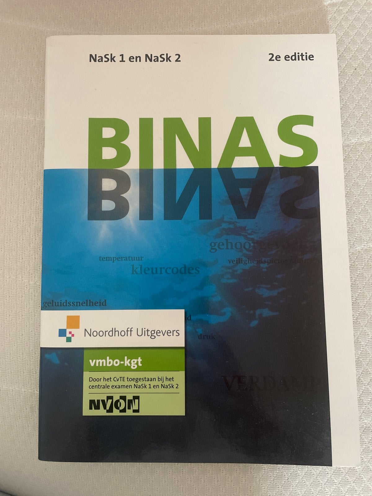 BINAS vmbo-kgt NaSk 1 en NaSk 2, 2e editie, Ophalen of Verzenden, Gelezen, VMBO, Natuurkunde