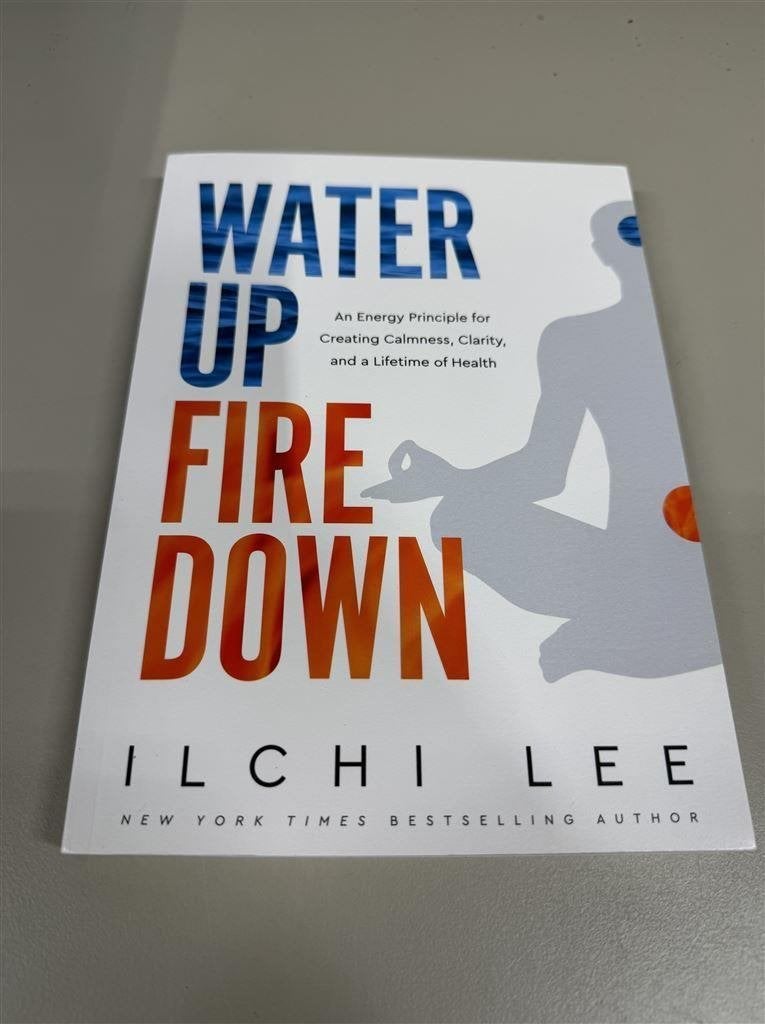 Ilchi lee - Water Up Fire Down - 9781947502192, Boeken, Ophalen of Verzenden, Zo goed als nieuw